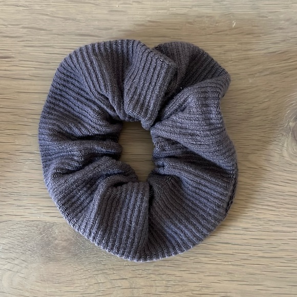American Eagle large scrunchy - Picture 1 of 1